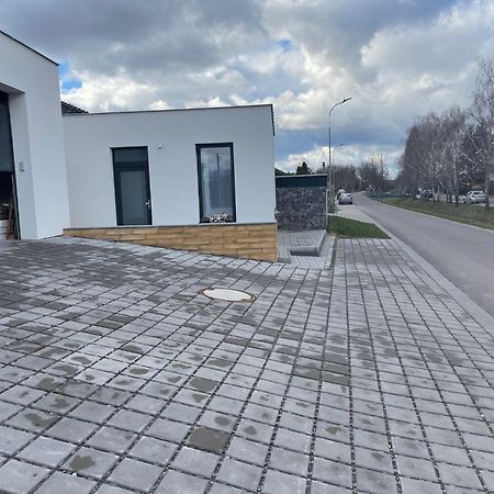 R E L L A X Studia Chvalovice Hate Na Greenway Praha-Wien Exterior foto
